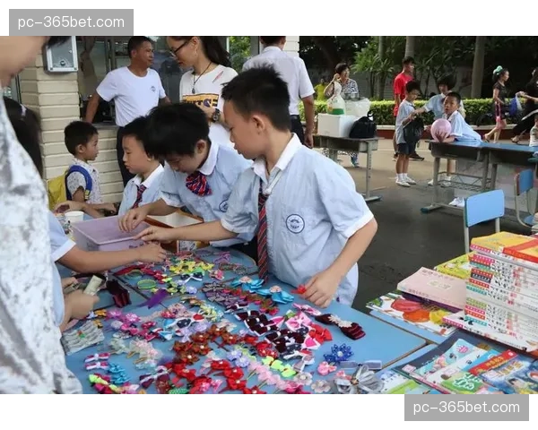 加斯利在墨尔本参加慈善足球赛,为儿童医院募集善款 加斯利在墨尔本参加慈善足球赛,为儿童医院募集善款