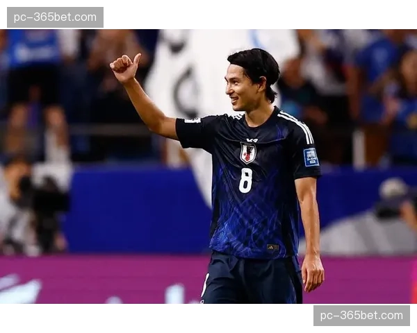 南野拓实无球前插射门展现进攻防守转换意识